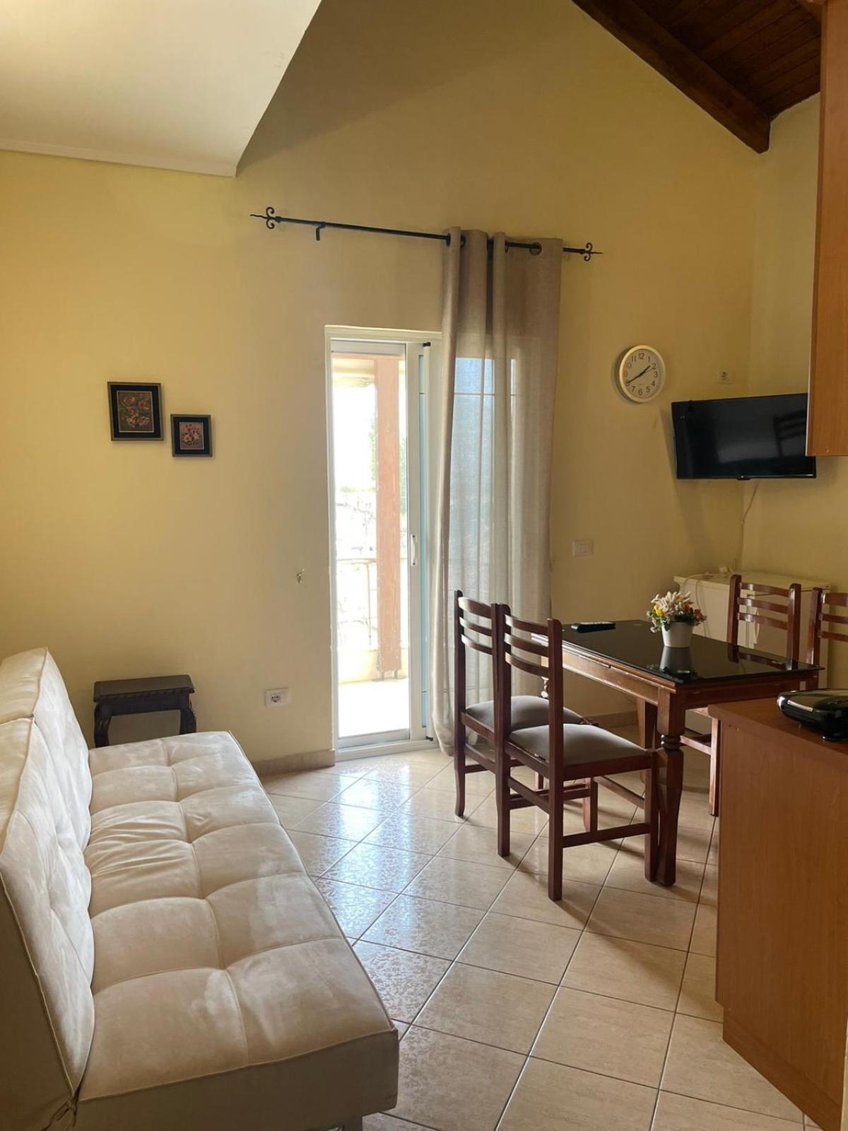 Apartments Athina Orikum Luaran gambar