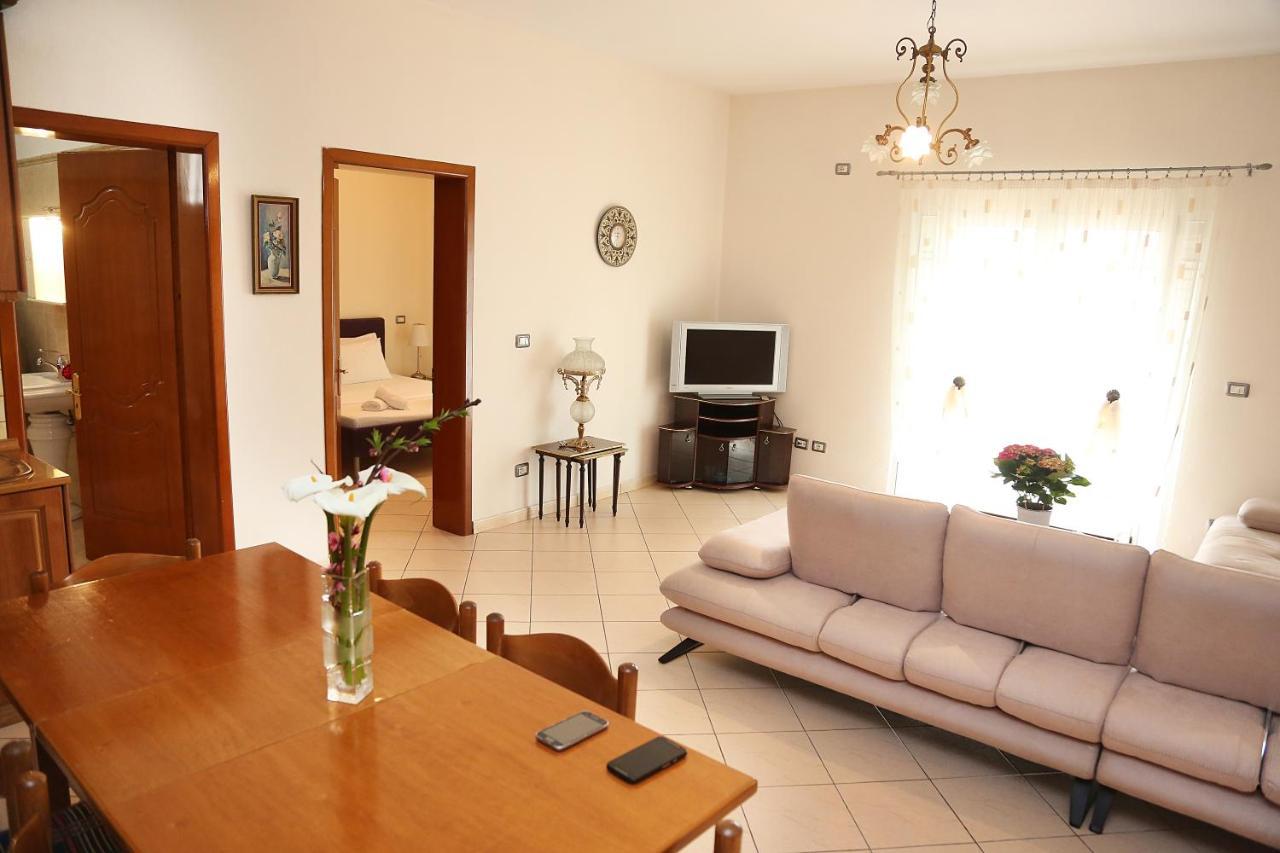 Apartments Athina Orikum Luaran gambar