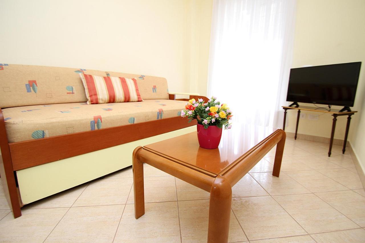 Apartments Athina Orikum Luaran gambar