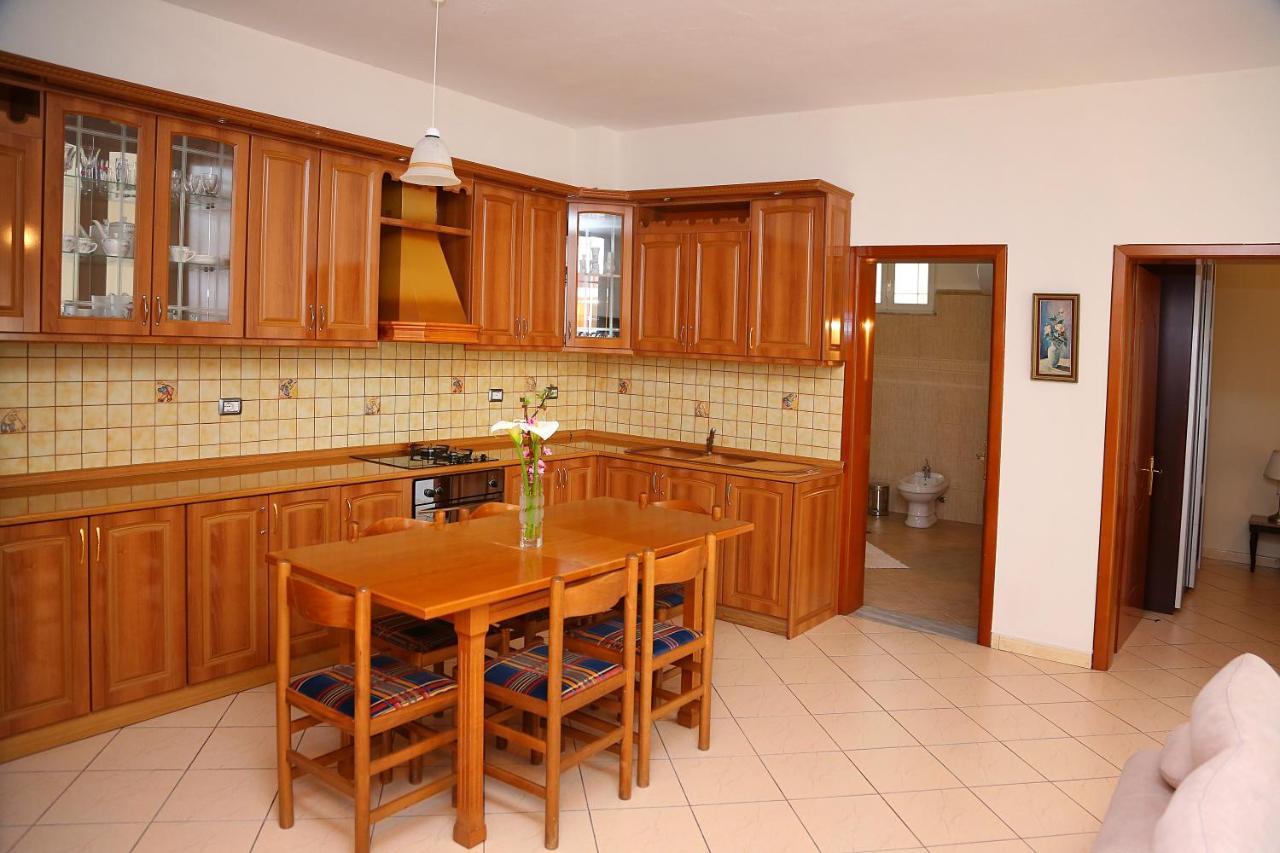 Apartments Athina Orikum Luaran gambar